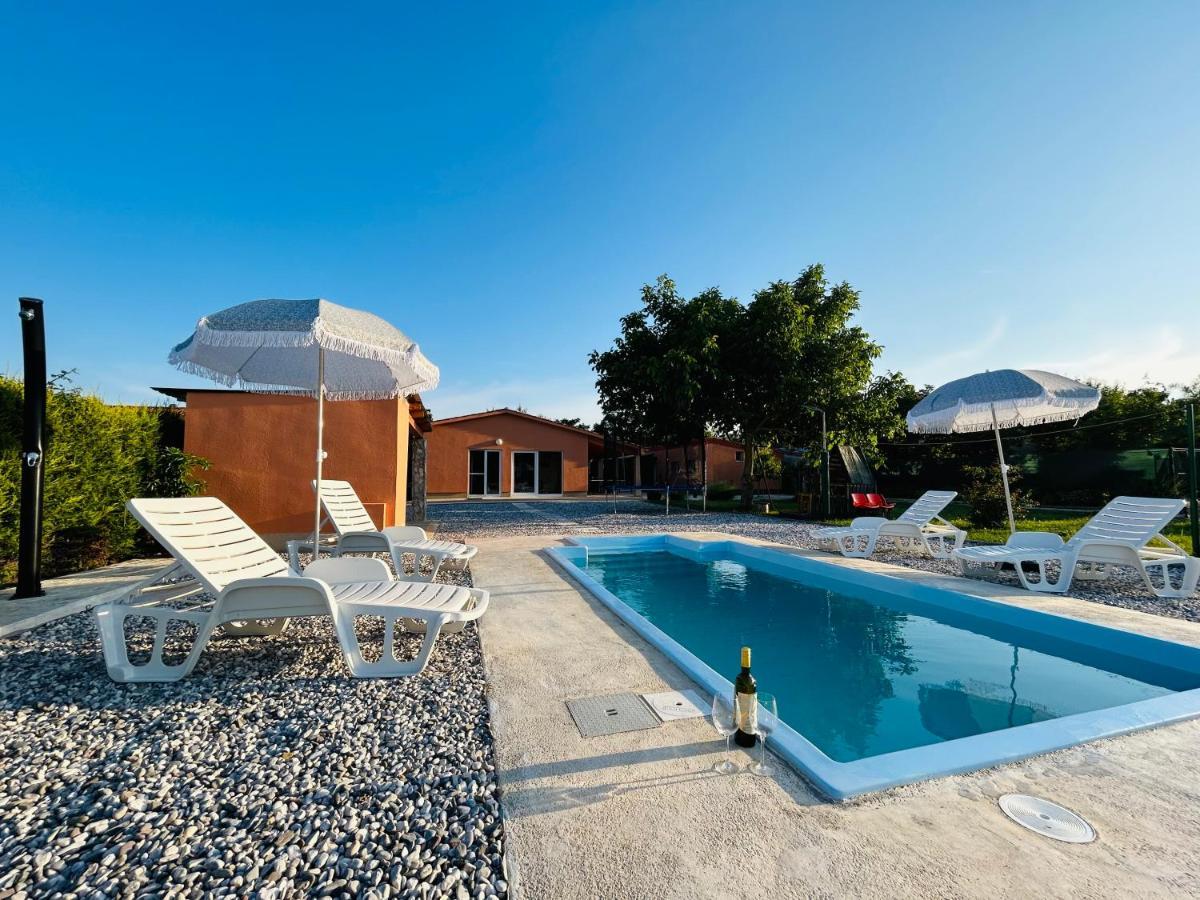 Villa Dora House With Wifi And Outdoor Swimming Pool Pula Exterior foto