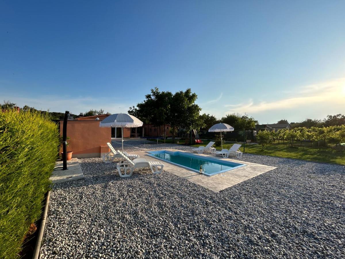 Villa Dora House With Wifi And Outdoor Swimming Pool Pula Exterior foto