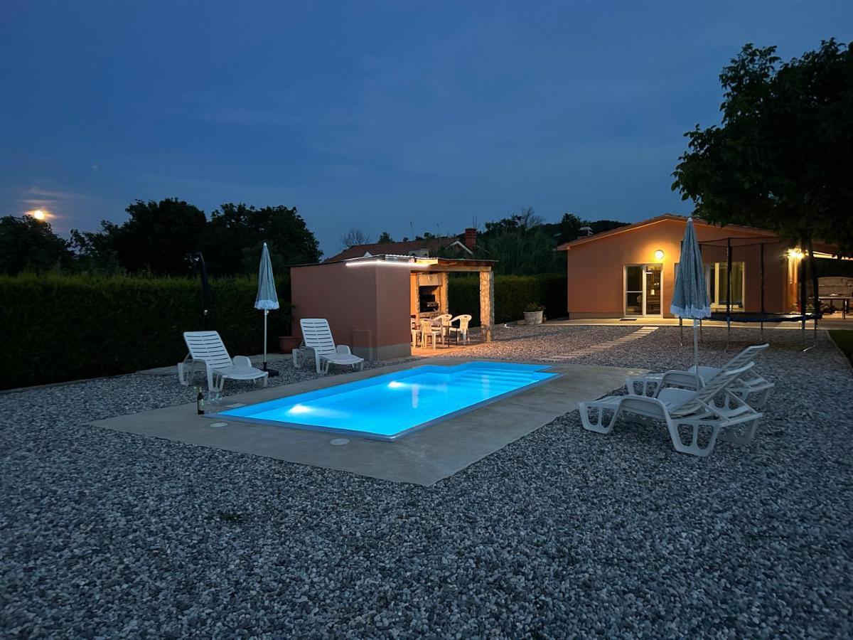 Villa Dora House With Wifi And Outdoor Swimming Pool Pula Exterior foto